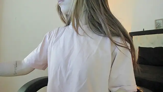 Sara Roades online show from December 20, 7:32 pm