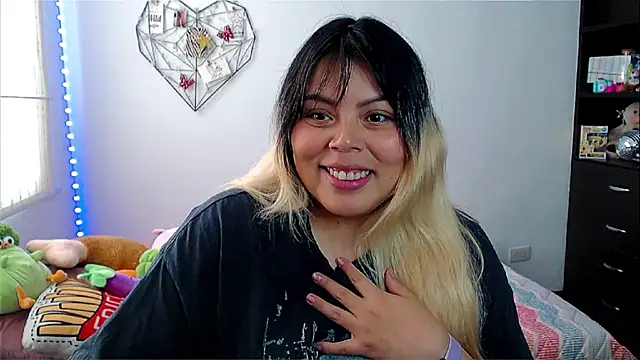 EllieMoonX online show from March 31, 9:37 pm