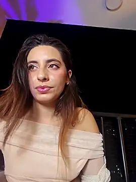 Snapshot of Meganthomson chatting on February 3, 2:10 am Meganthomson online show from February 3, 2:10 am