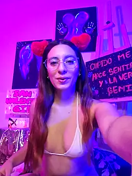 Snapshot of Meganthomson chatting on February 15, 2:19 am Meganthomson online show from February 15, 2:19 am