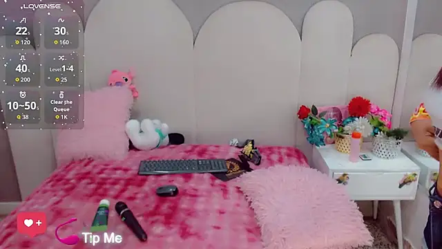 Snapshot of party_girl_skiny chatting on June 15, 9:22 am party girl skiny online show from June 15, 9:22 am