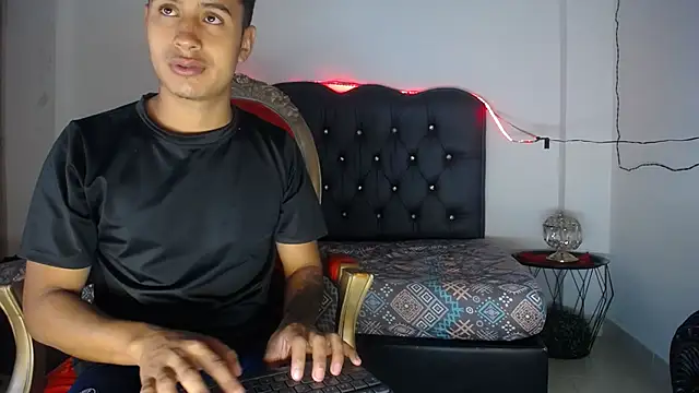 Snapshot of Bastian_Joness chatting on October 21, 3:51 am Bastian Joness online show from October 21, 3:51 am