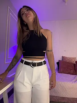 Snapshot of HoneyMollyX chatting on January 14, 1:06 pm HoneyMollyX online show from January 14, 1:06 pm