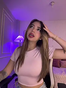 Snapshot of HoneyMollyX chatting on January 18, 1:04 pm HoneyMollyX online show from January 18, 1:04 pm