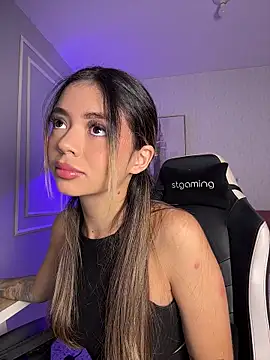 Snapshot of HoneyMollyX chatting on January 19, 1:04 pm HoneyMollyX online show from January 19, 1:04 pm