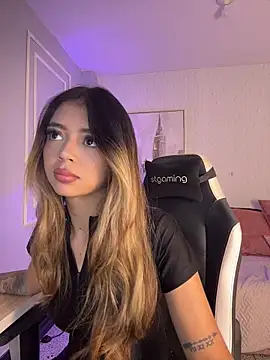 Snapshot of HoneyMollyX chatting on February 2, 1:10 pm HoneyMollyX online show from February 2, 1:10 pm