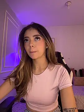 Snapshot of HoneyMollyX chatting on February 5, 1:05 pm HoneyMollyX online show from February 5, 1:05 pm