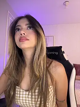 Snapshot of HoneyMollyX chatting on February 8, 1:03 pm HoneyMollyX online show from February 8, 1:03 pm