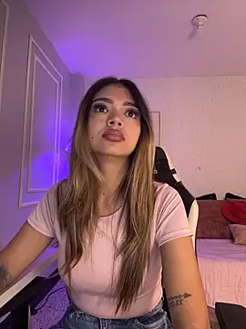 Snapshot of HoneyMollyX chatting on February 9, 1:15 pm HoneyMollyX online show from February 9, 1:15 pm