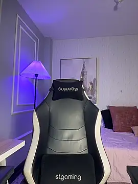 Snapshot of HoneyMollyX chatting on February 18, 1:07 pm HoneyMollyX online show from February 18, 1:07 pm