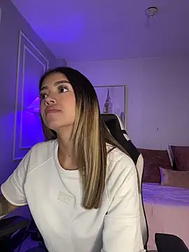 HoneyMollyX online show from April 6, 1:01 pm