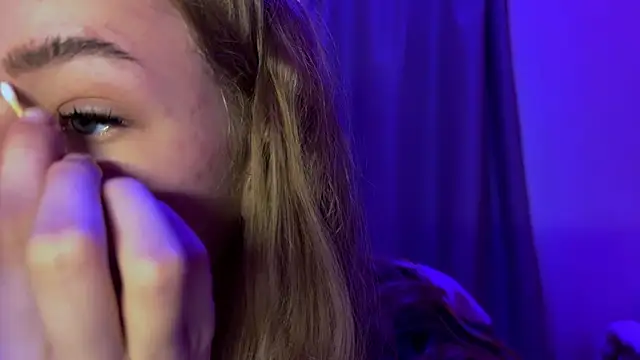 LunaCrave online show from December 5, 11:08 am