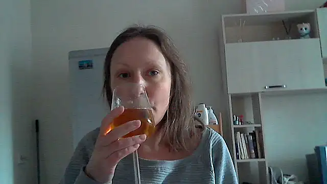 Snapshot of Tavriona chatting on February 19, 11:17 am Tavriona online show from February 19, 11:17 am