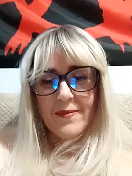 Amelialove42 online show from December 15, 4:22 pm