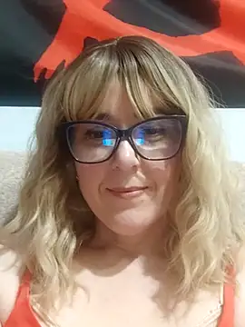 Amelialove42 online show from April 5, 7:11 pm