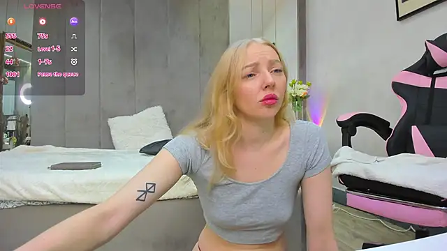 SundyRose online show from November 15, 9:32 pm