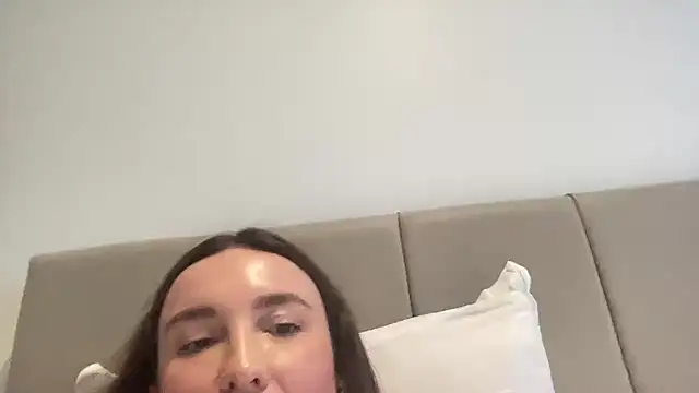 Snapshot of CArivora chatting on February 18, 1:40 pm CArivora online show from February 18, 1:40 pm