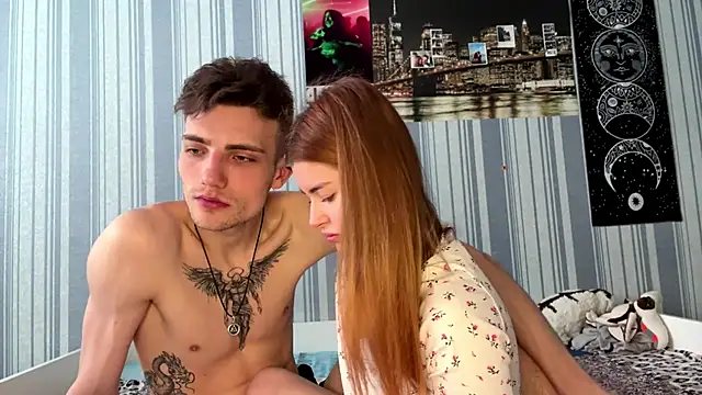 Snapshot of EmiliaCouple chatting on March 2, 6:25 am EmiliaCouple online show from March 2, 6:25 am