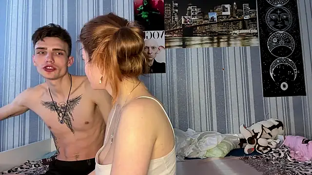 Snapshot of EmiliaCouple chatting on March 4, 7:36 am EmiliaCouple online show from March 4, 7:36 am