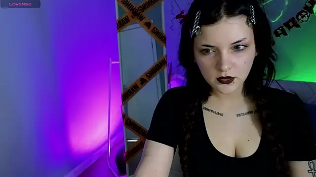 Snapshot of TwilightWalk chatting on October 25, 10:26 pm TwilightWalk online show from October 25, 10:26 pm