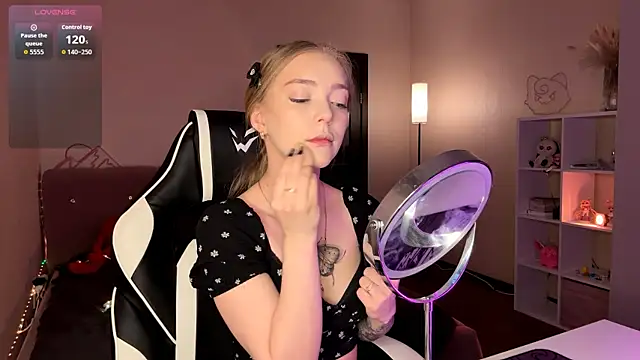 EvaPeace online show from April 2, 1:31 pm