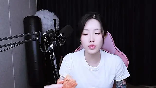 Snapshot of MISA_02 chatting on November 13, 12:48 pm MISA 02 online show from November 13, 12:48 pm