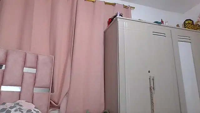 abby moss 2 online show from December 4, 9:29 am