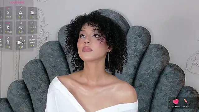 Snapshot of Lila-Rose chatting on October 27, 12:36 am Lila-Rose online show from October 27, 12:36 am