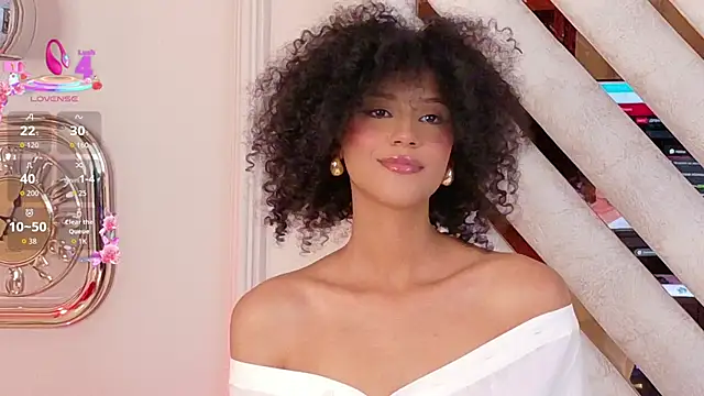 Snapshot of Lila-Rose chatting on November 29, 1:41 am Lila-Rose online show from November 29, 1:41 am