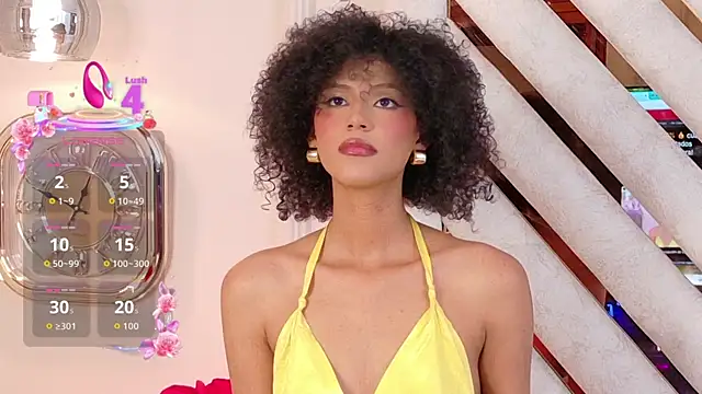 Snapshot of Lila-Rose chatting on December 3, 1:02 am Lila-Rose online show from December 3, 1:02 am