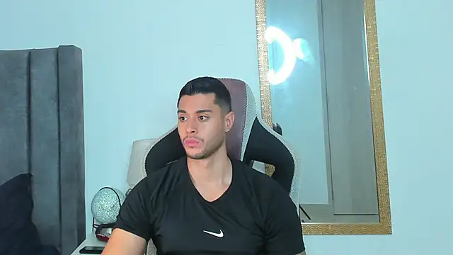 Snapshot of Ken_mailik1 chatting on December 18, 5:46 am Ken mailik1 online show from December 18, 5:46 am