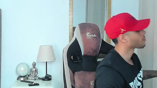 Snapshot of Ken_mailik1 chatting on January 6, 3:32 am Ken mailik1 online show from January 6, 3:32 am