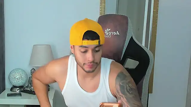 Snapshot of Ken_mailik1 chatting on January 18, 4:49 am Ken mailik1 online show from January 18, 4:49 am