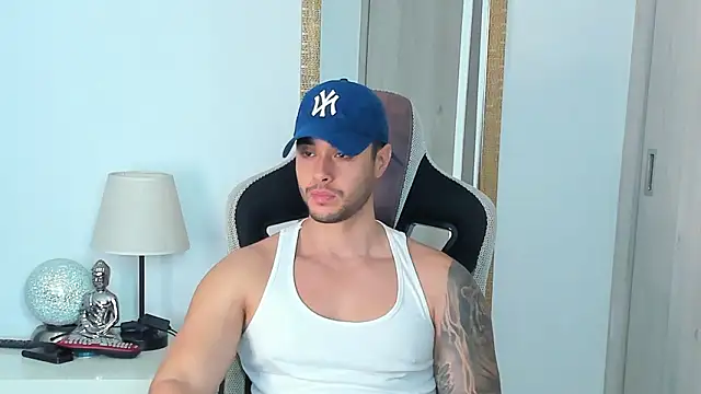 Snapshot of Ken_mailik1 chatting on February 8, 6:06 am Ken mailik1 online show from February 8, 6:06 am