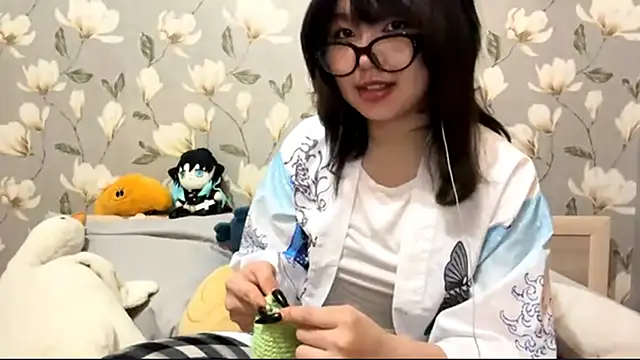 Snapshot of YunaMuse chatting on October 12, 7:35 pm YunaMuse online show from October 12, 7:35 pm