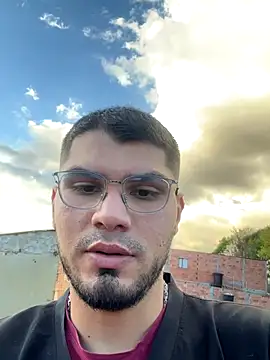 Snapshot of mirallesandbig chatting on October 24, 10:06 pm mirallesandbig online show from October 24, 10:06 pm