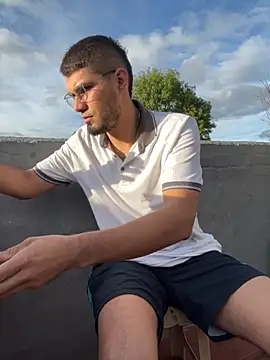 Snapshot of mirallesandbig chatting on October 31, 9:49 pm mirallesandbig online show from October 31, 9:49 pm