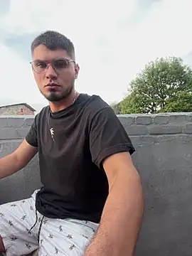 Snapshot of mirallesandbig chatting on November 5, 9:59 pm mirallesandbig online show from November 5, 9:59 pm