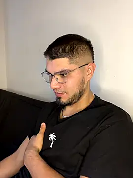 Snapshot of mirallesandbig chatting on November 6, 10:32 pm mirallesandbig online show from November 6, 10:32 pm