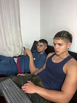 Snapshot of mirallesandbig chatting on November 8, 10:52 pm mirallesandbig online show from November 8, 10:52 pm