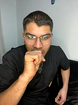 Snapshot of mirallesandbig chatting on November 18, 10:47 pm mirallesandbig online show from November 18, 10:47 pm