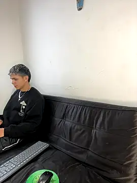 Snapshot of mirallesandbig chatting on November 30, 9:30 pm mirallesandbig online show from November 30, 9:30 pm