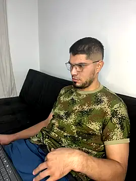 Snapshot of mirallesandbig chatting on December 1, 10:26 pm mirallesandbig online show from December 1, 10:26 pm