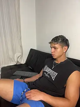 Snapshot of mirallesandbig chatting on December 13, 11:10 pm mirallesandbig online show from December 13, 11:10 pm