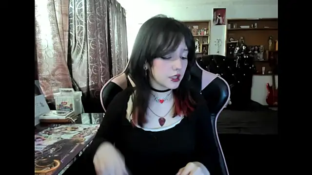 Maki Zein  online show from November 6, 4:30 pm