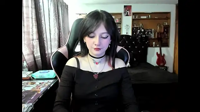 Maki Zein  online show from November 13, 5:45 pm