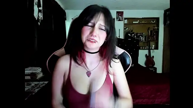 Maki Zein  online show from April 2, 11:13 pm