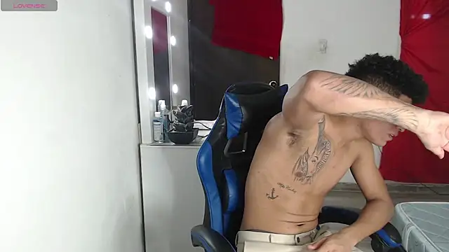 Snapshot of Angel_LatinGuy chatting on October 11, 6:06 pm Angel LatinGuy online show from October 11, 6:06 pm