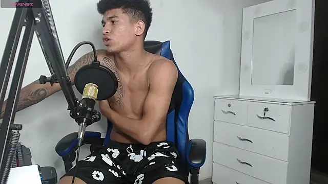 Snapshot of Angel_LatinGuy chatting on October 18, 8:53 pm Angel LatinGuy online show from October 18, 8:53 pm