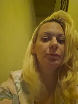 Snapshot of SlyLady chatting on May 30, 1:35 am SlyLady online show from May 30, 1:35 am